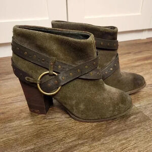 CALVIN KLEIN JEANS OLIVE GREEN SUEDE MOTO CHUNKY HEELED ANKLE BOOTIES, SIZE 9